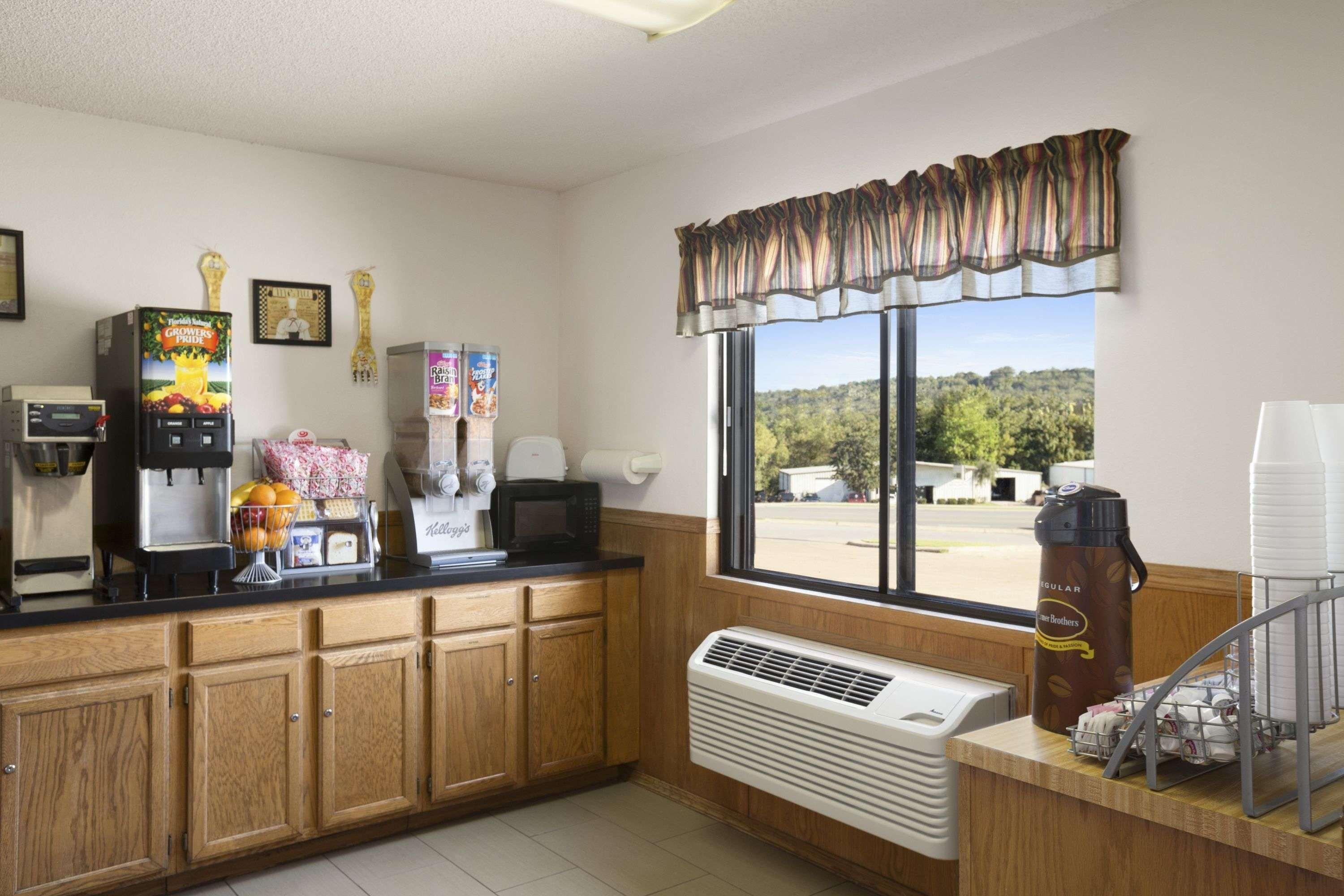 Super 8 By Wyndham Batesville Esterno foto